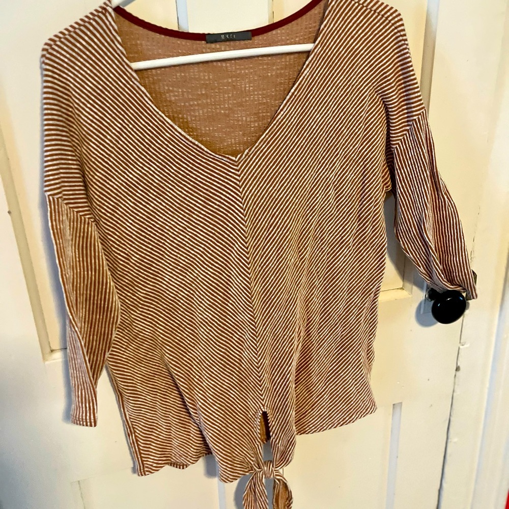 Sear sucker light brown/tan 3/4 sleeve shirt